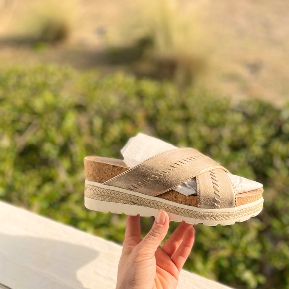 Adrienne Vittadini Shoes - ADRIENNE VITTADINI Caleb Sandal NWT